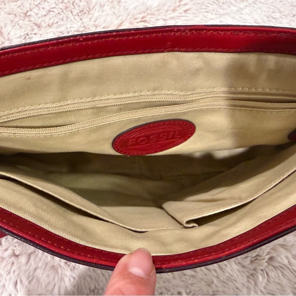 Cherry 🍒 red leather Fossil Memoir Novel flap crossbody handbag - Picture 14 of 15
